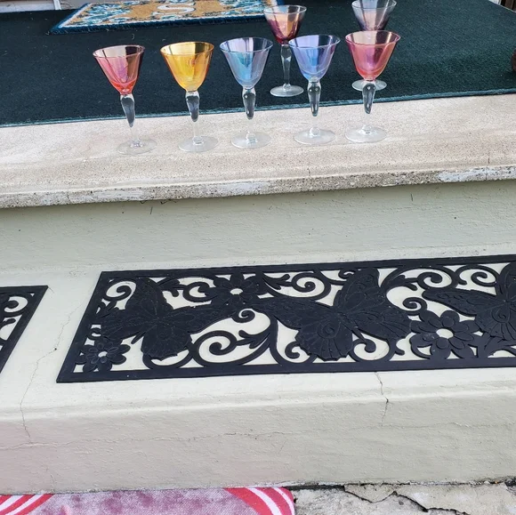 5 Wine/cordial Glasses 💙💛💜 - Picture 3 of 8